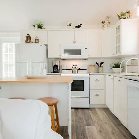 Mahone Bay Hide-Away Apartment Bagian luar foto