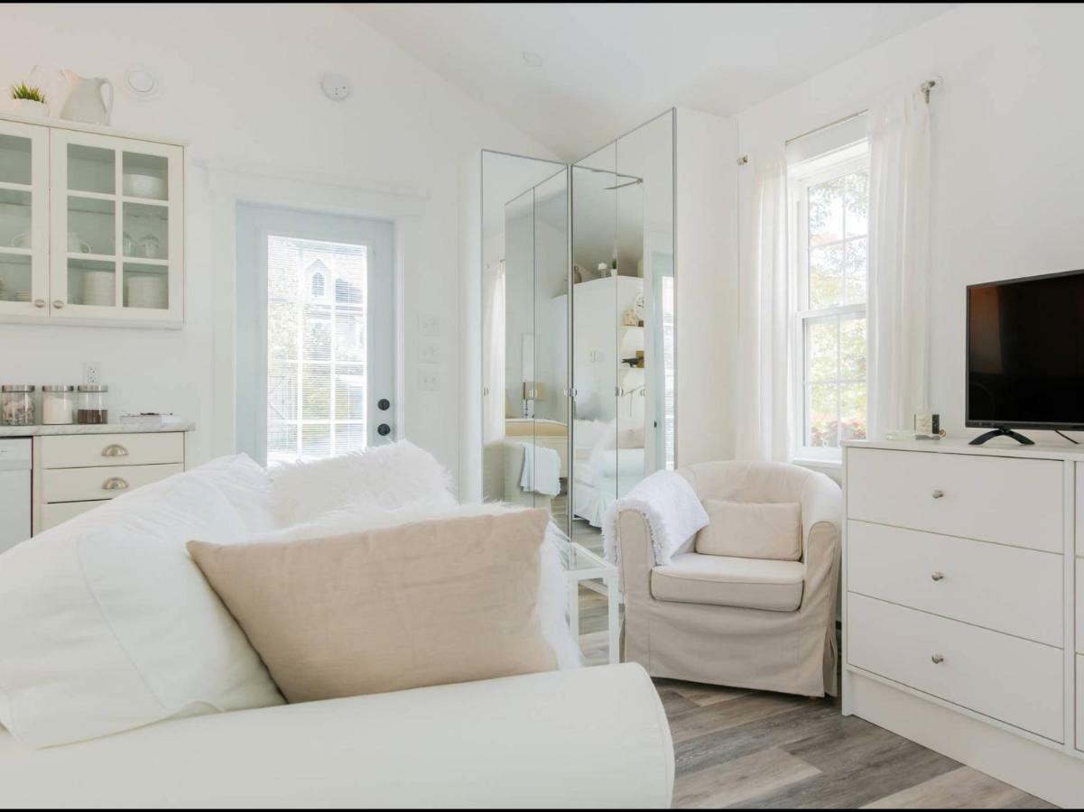 Mahone Bay Hide-Away Apartment Bagian luar foto